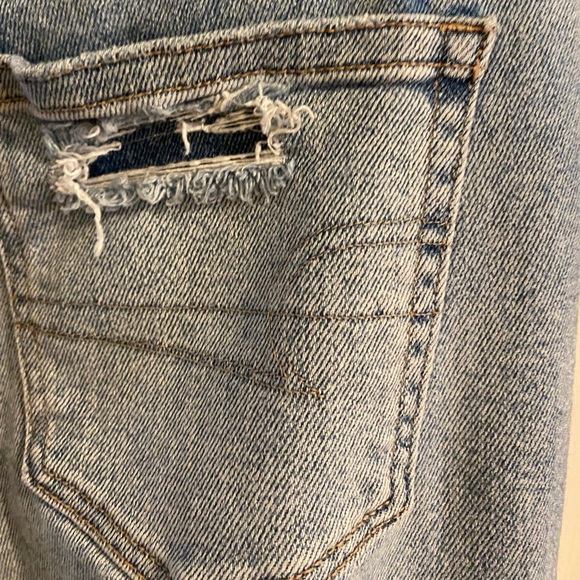 American Eagle ripped mom jeans - Picture 8 of 9